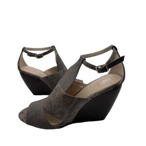 Born in California Sandals women's size 7 1/2 heels, wedges, sandals S0345